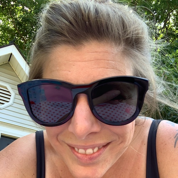 Meet your Posher, Amanda - Picture 3 of 3